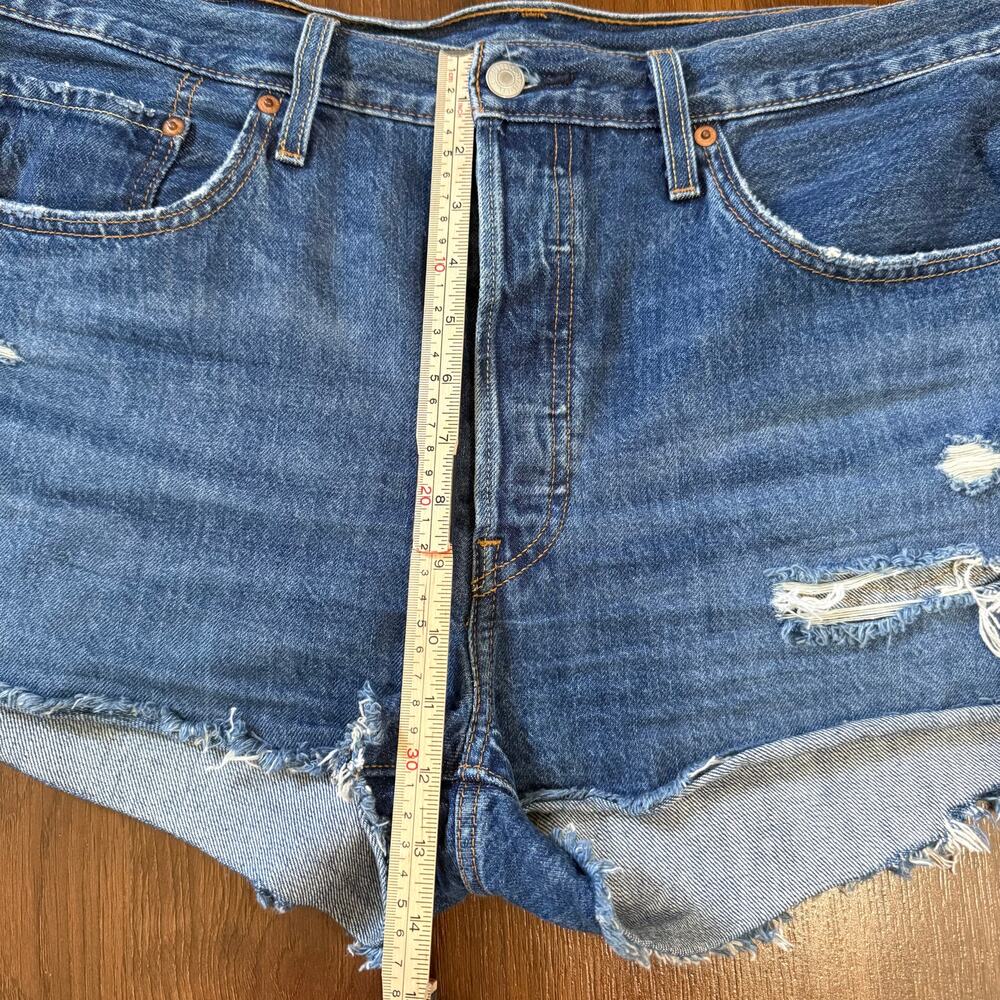 Levi's 501XX Denim Shorts Medium Wash Sz 33 High Rise Cut Off Casual Everyday - Picture 4 of 8